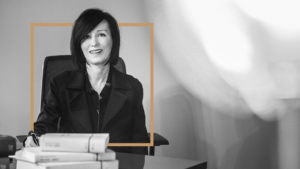 Photo de maître Stéphanie Picoche en noir et blanc